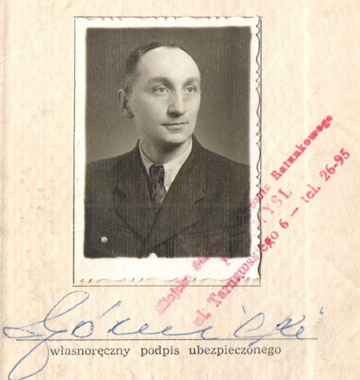 Pan Kazimierz Górnicki sanitariusz Miejskiej Stacji Pogotowia Ratunkowego w Przemyślu rok 1960. Fot. archiwum WSPR w Przemyślu.